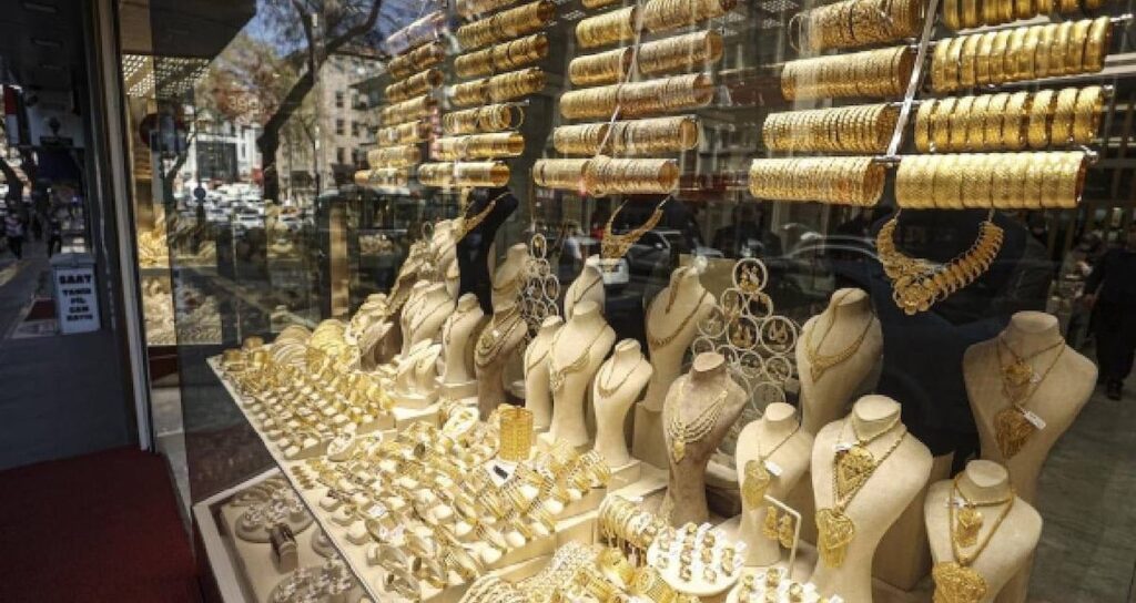 Her iki kişiden biri tasarruf yapıyor ama yüzde 63’ü yastık altında