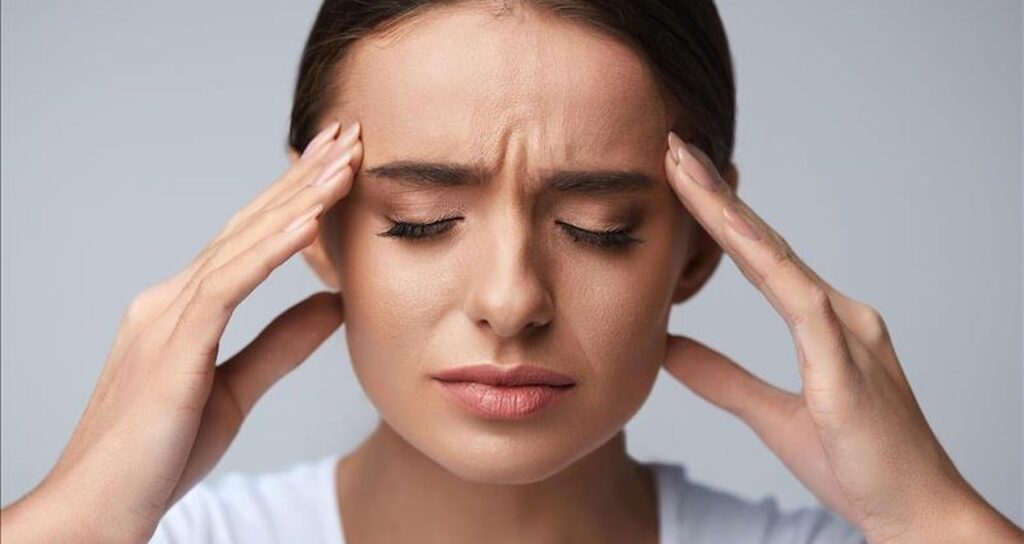 İşte sabahları baş ağrısı ve boyun ağrısıyla uyanmanızın nedeni