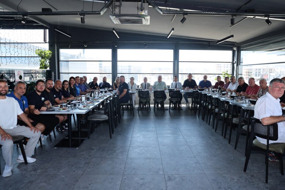 Nilüfer Belediyespor Kulübü Bursa voleyboluna yön verenlerle buluştu