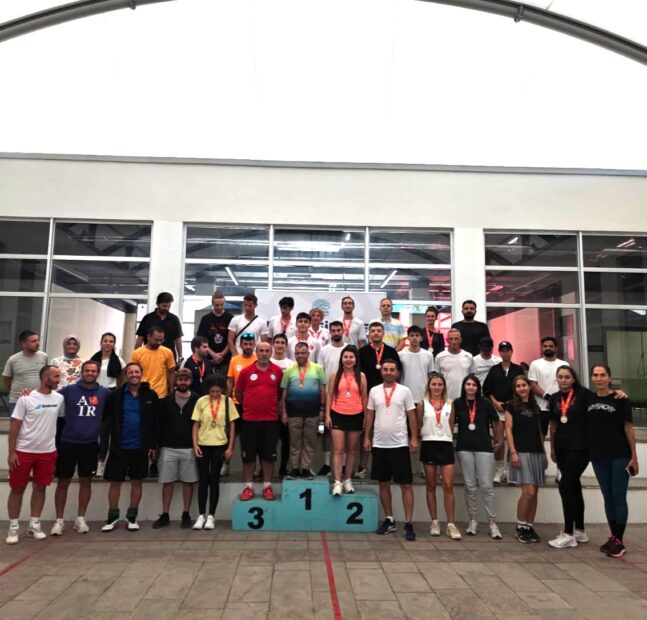 Nilüfer’in Raket Sporları Turnuvası’nda şampiyonlar ödüllendirildi