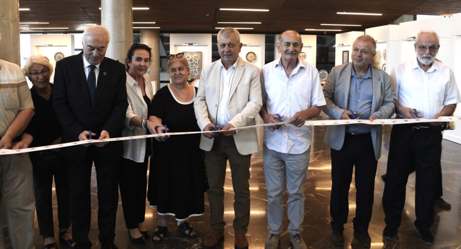 Osmangazi’de “Emeklilikten Bugüne Çini Sergisi” açıldı