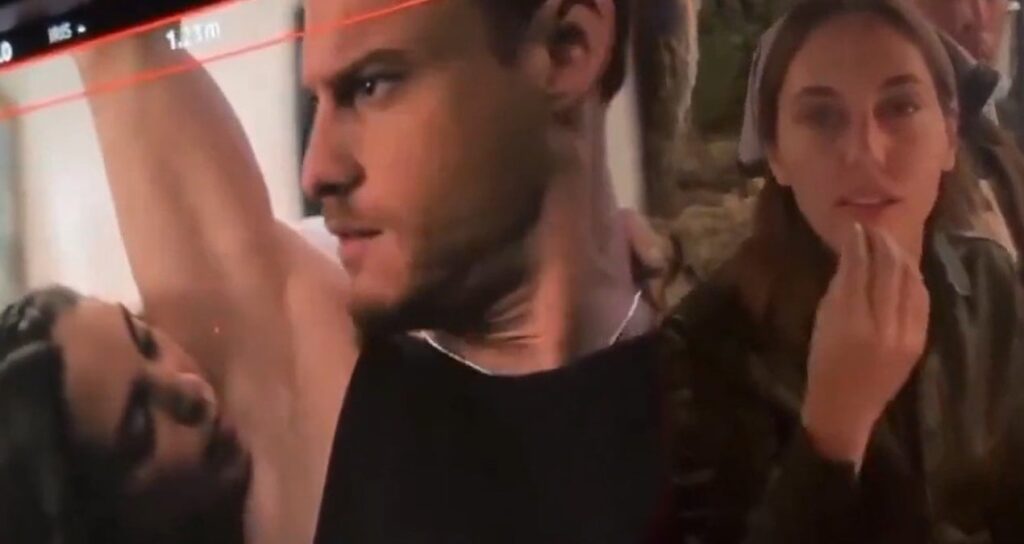 Öykü Karayel ile Kerem Bursin’in ‘koltuk altı’ sahnesi sosyal medyayı karıştırdı