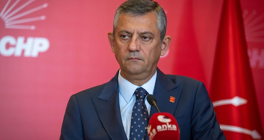 Özgür Özel: Alevi canlarla yüreğimiz birdir