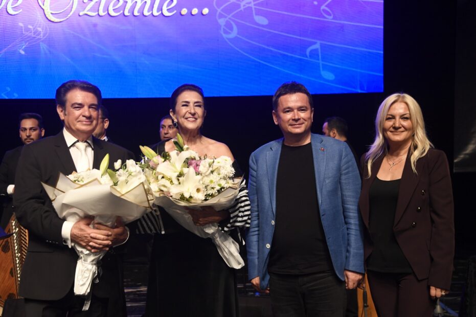 Sanat Güneşi Zeki Müren Osmangazi’de en sevilen şarkılarıyla anıldı