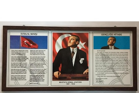 Atatürk Portresi Yine Küçültüldü, Yine Rüzgara Bahane Bulundu!   Okul yönetimi neyi hazmedemiyor?