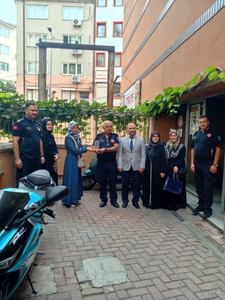 Saadet Partisi Kadın Kollarından 17 İlçede Anlamlı Ziyaret:   İtfaiye Haftası’nda Kahramanlara Teşekkür