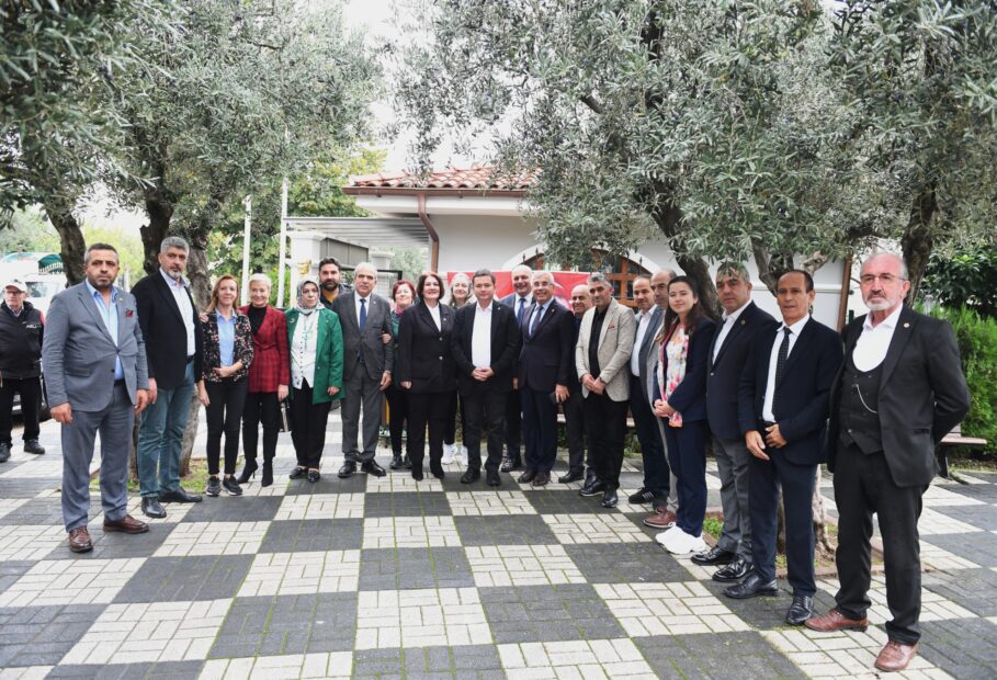 Erkan Aydın Yenibağlar Mahallesini ziyaret etti