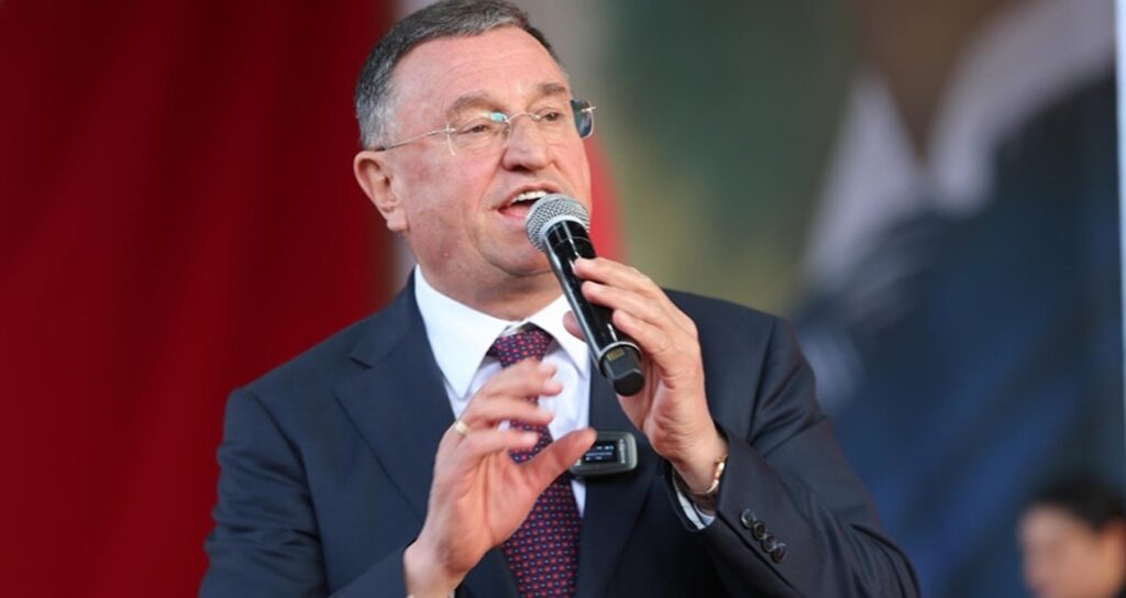 Lütfü Savaş Özgür Özel için savcılığa gitti