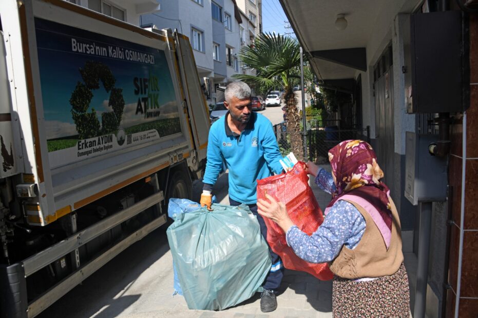Osmangazi’de Ambalaj Atıkları Kapı Kapı Toplanıyor
