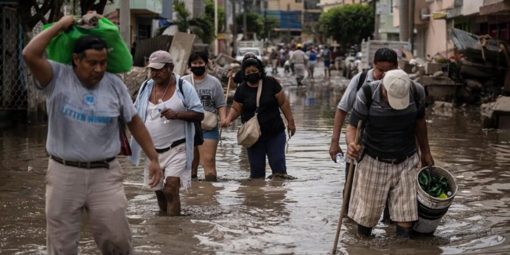 Şiddetli yağış 66 can aldı