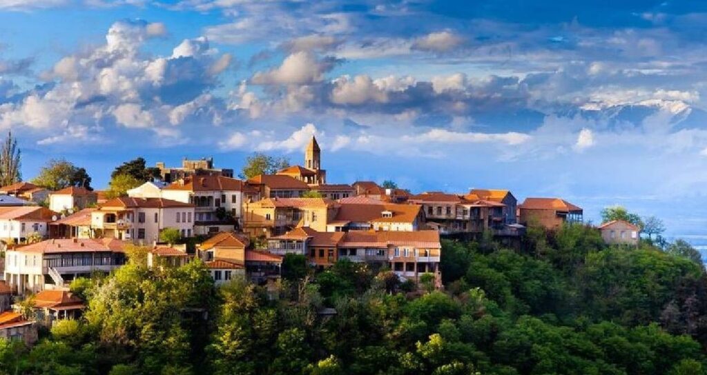 Türk vatandaşları izinsiz yaşayabiliyor: Duyan biletini alıp taşınıyor