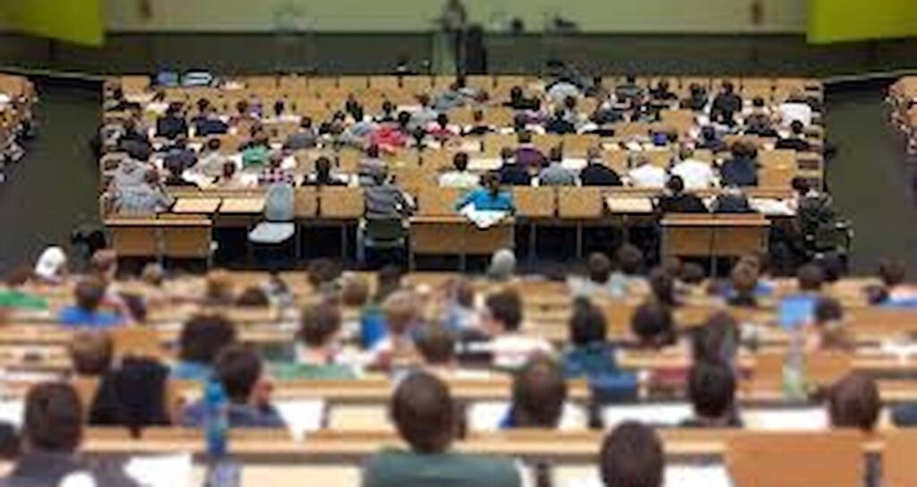 Üniversite ödemeleri zirveye yerleşti