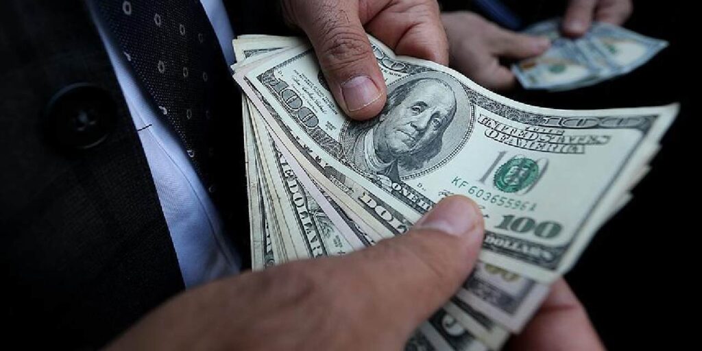 Dolar 43 TL’ye doğru harekete geçti