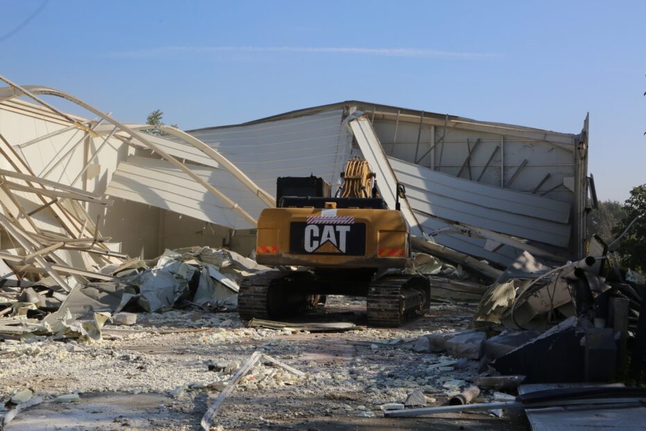 Nilüfer’de imara aykırı iki yapı yıkıldı