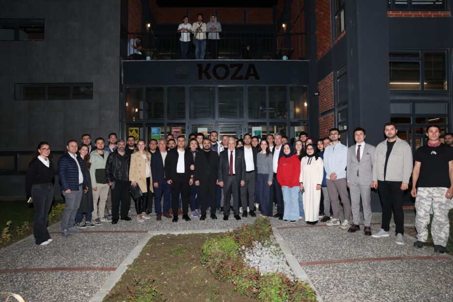 Şadi Özdemir’den üniversitelilere vize morali