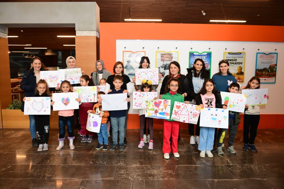 Anne ve Çocuklardan Renkli Sanat Yolculuğu