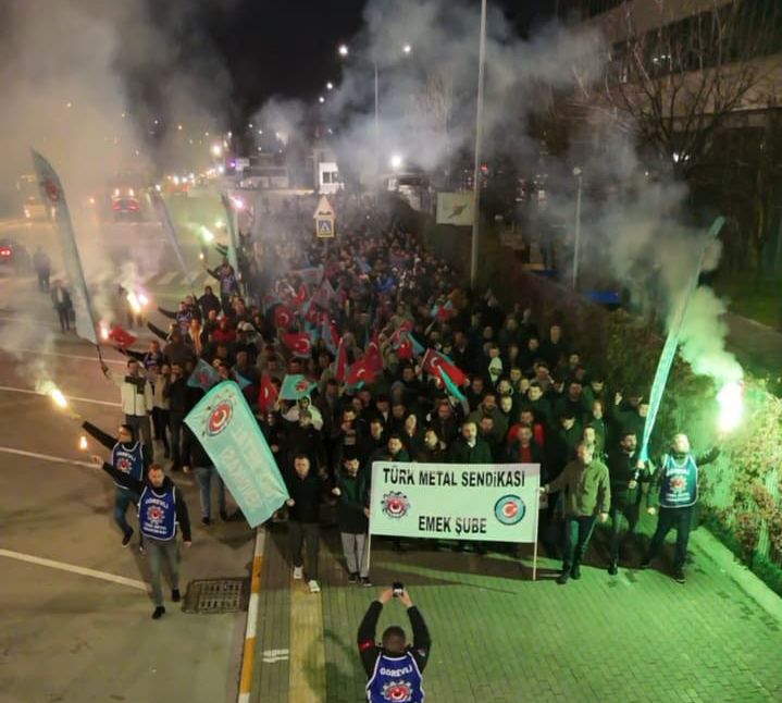 Oyak Renault İşçisinden Sabaha Karşı Eylem