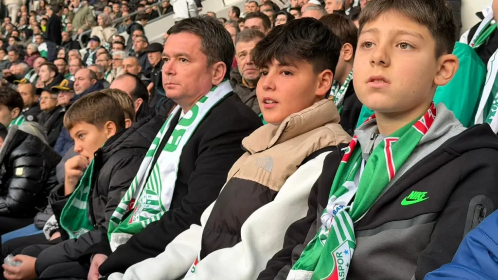 Erkan Aydın Bursaspor coşkusunu çocuklarla yaşadı
