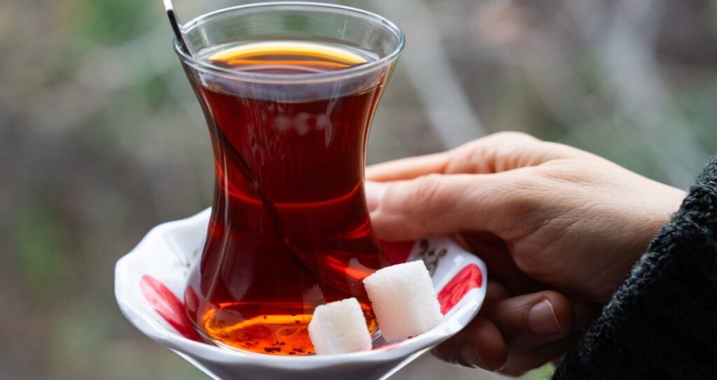 Kadınlar kahve değil çay içmeli