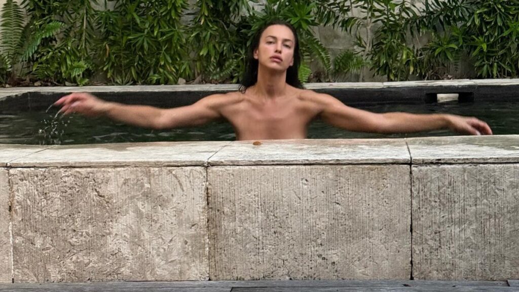 Manken Irina Shayk son pozlarıyla büyüledi!