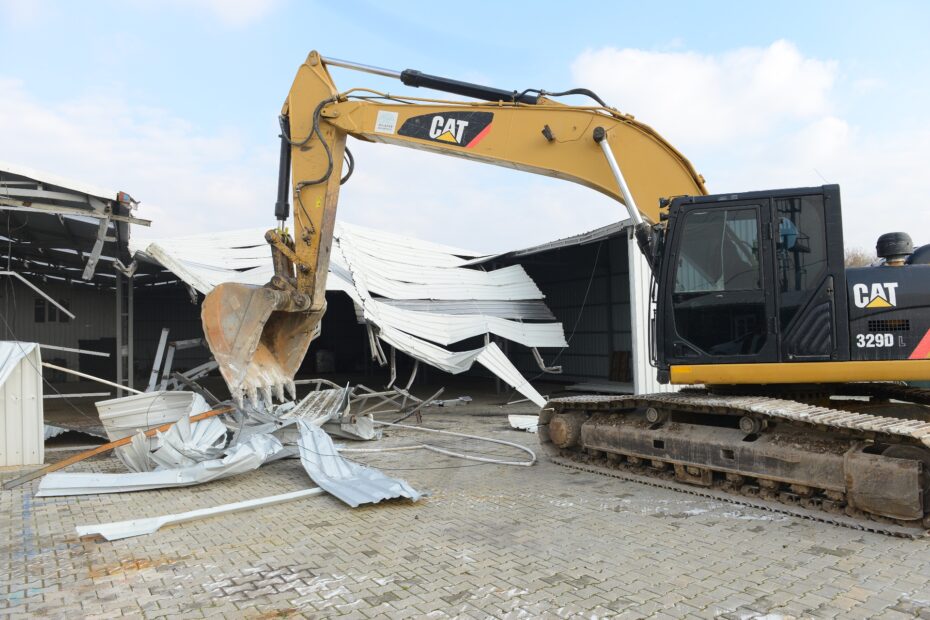 Nilüfer’de 2 kaçak yapı yıkıldı