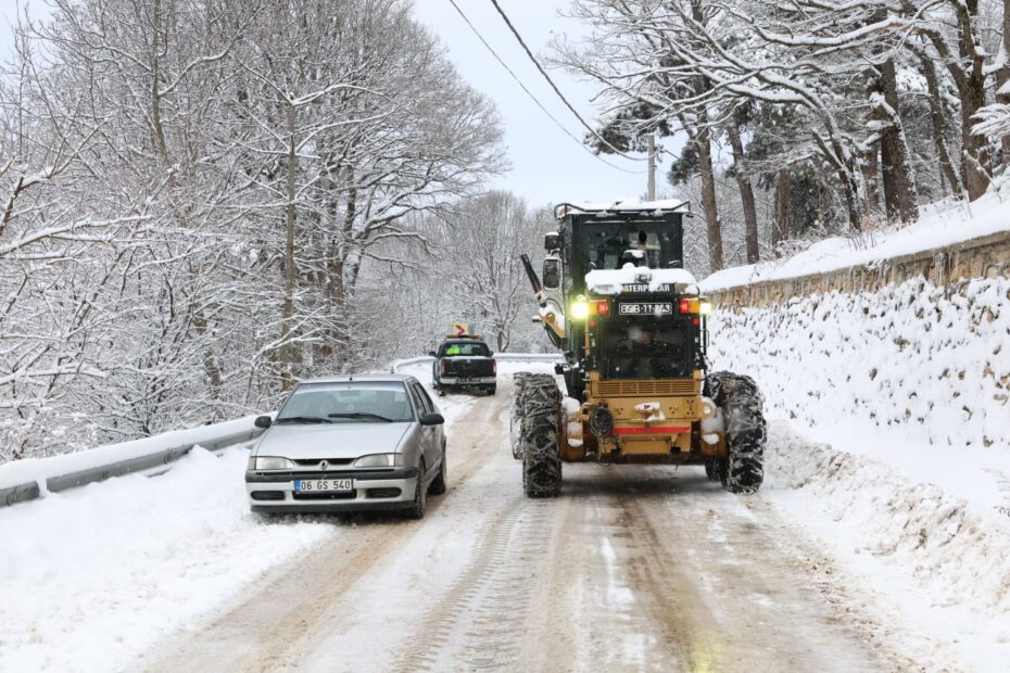 Osmangazi’de Karla Kapanan Yollara Anında Müdahale
