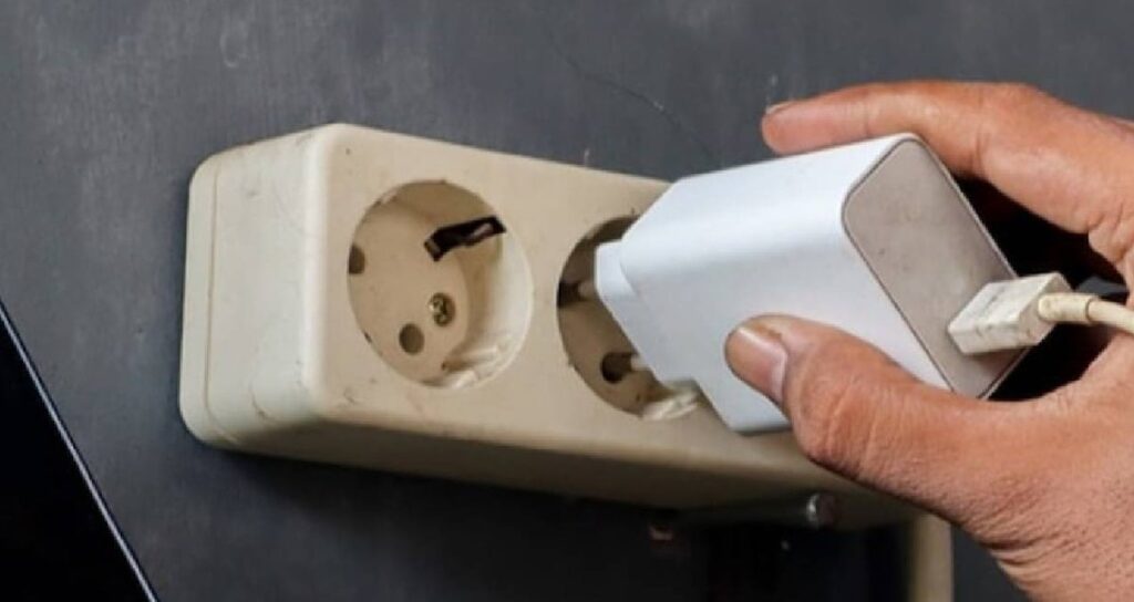 Şarj aletinizde bu yazı yoksa telefonunuz alev alabilir