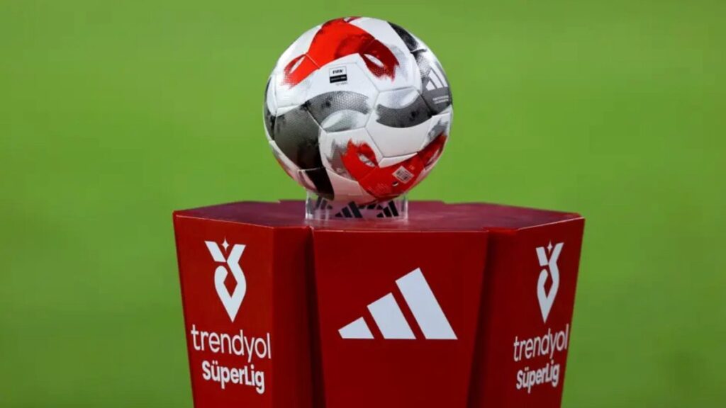 Süper Lig’de zirve yarışında çekişme arttı