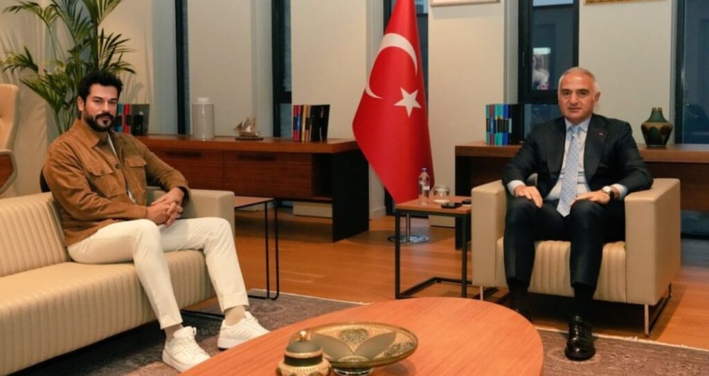 Ünlü oyuncudan Bakan ziyareti!