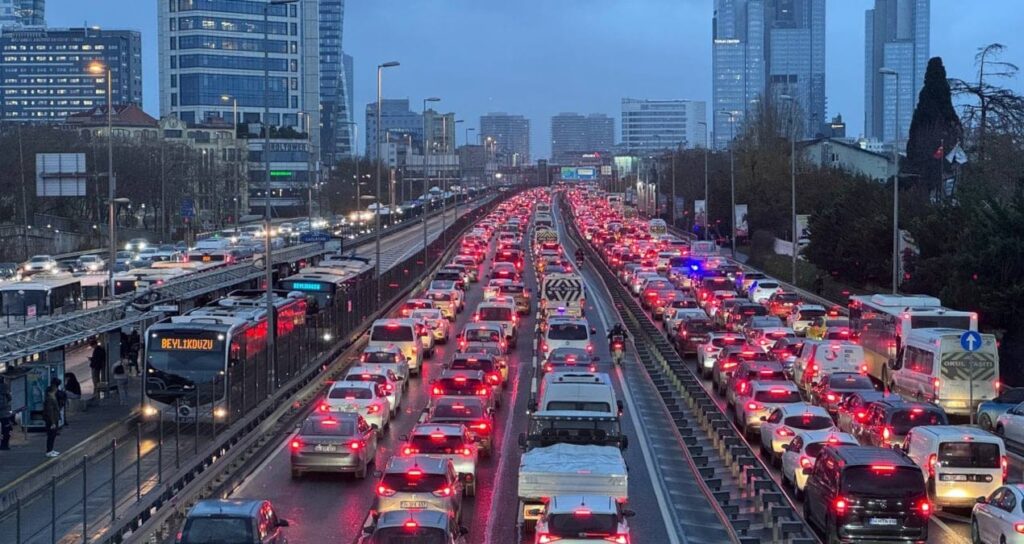 2025’te otoyol ve köprülerden 1,12 milyar araç geçti