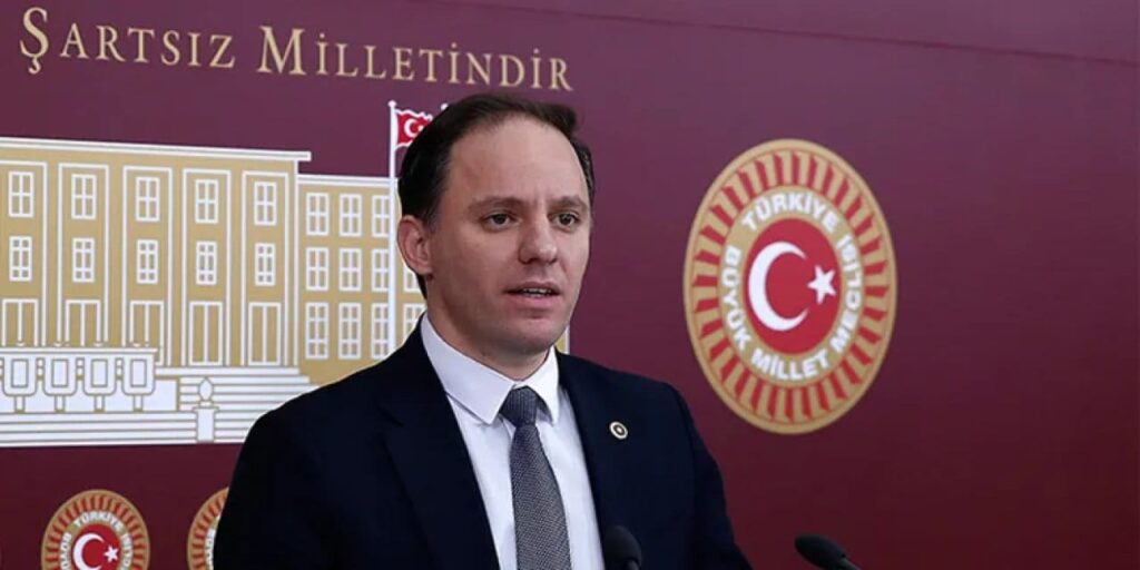 “AK Parti’nin Trump’a neden diz çöktüğünü” açıkladı