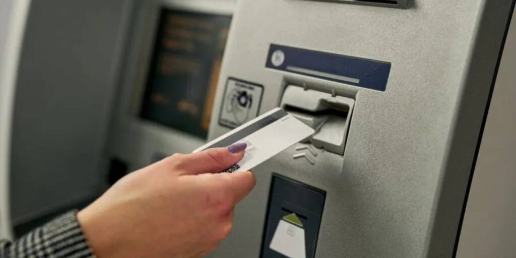 Bankalardan teker teker zam mesajı geliyor