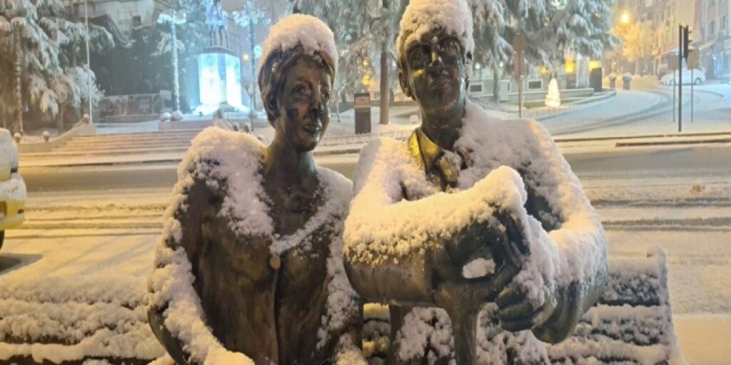 Bursa’da kenti kar örtüsü kapladı