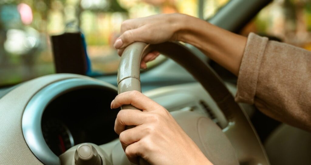 Direksiyon başında zamma yolculuk