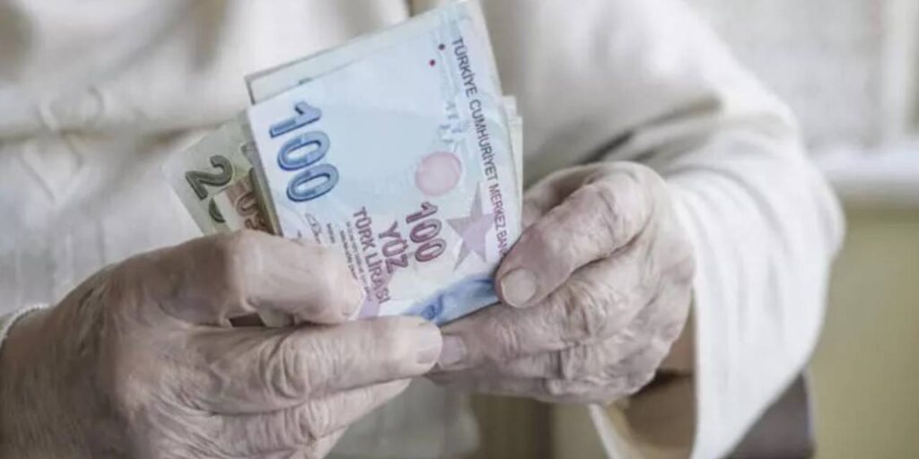En düşük emekli aylığında yasal düzenleme riski!