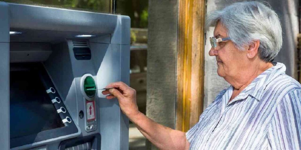 En düşük emekli maaşı 20 bin lira oldu!