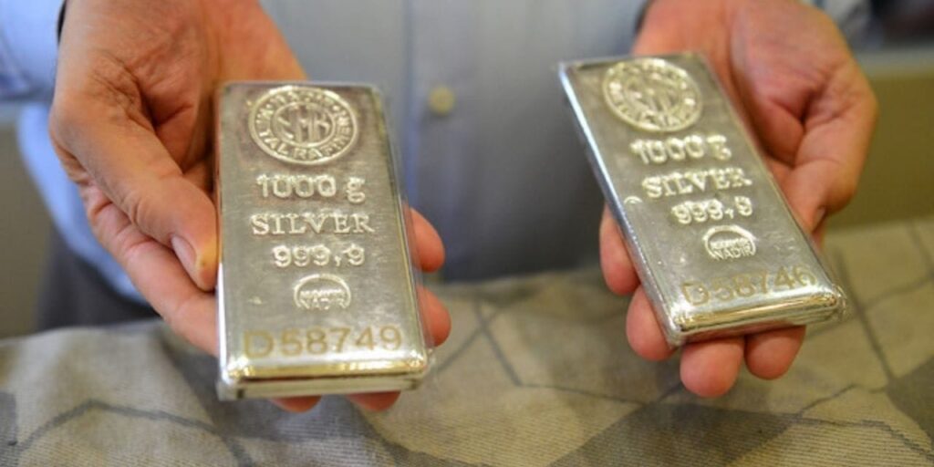 Gümüş gram fiyatı kritik eşiği aştı