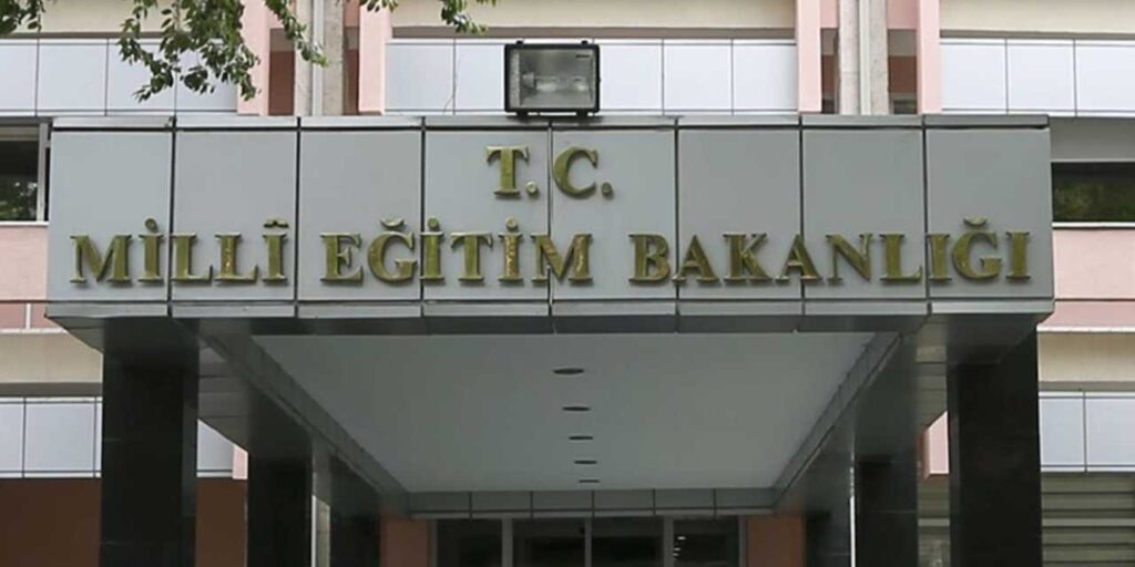 MEB’in Atatürksüz karne hamlesine öğretmenlerden cevap