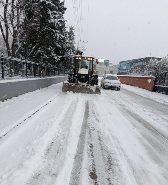Nilüfer’de kar yağışına karşı kesintisiz mesai