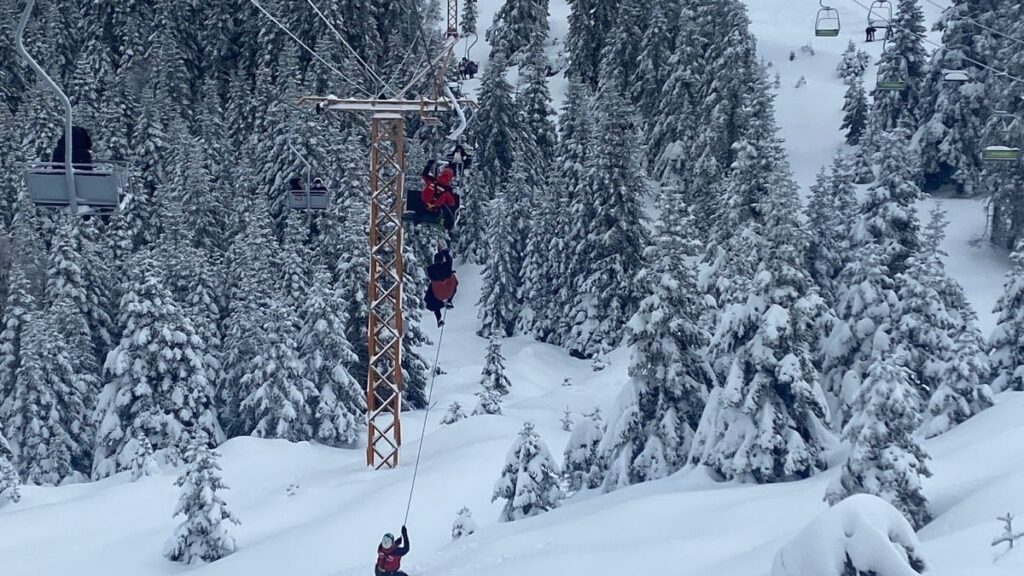 Uludağ’da telesiyejde mahsur kalan 40 kişi kurtarıldı