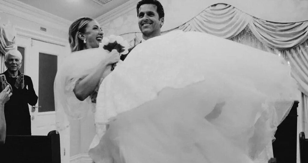 Ünlü Türk oyuncu FBI ajanıyla evlendi!