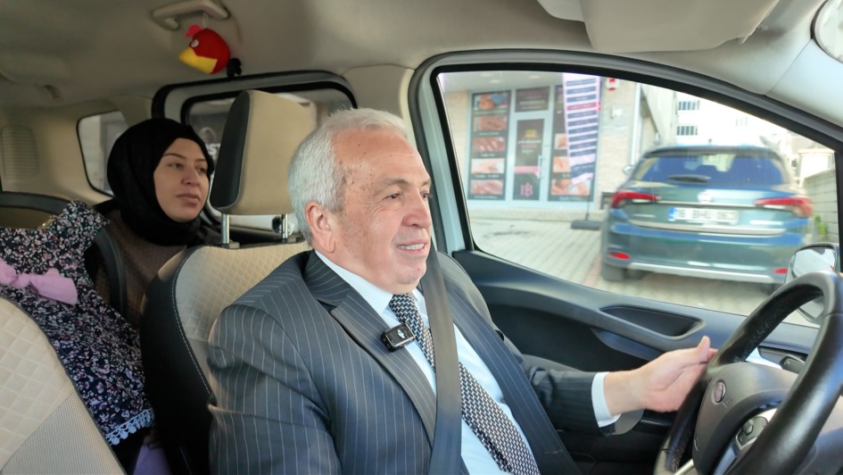 Başkan Şadi Özdemir “Anne Taksi”nin direksiyonuna geçti