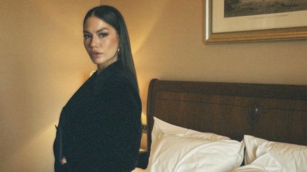 Demet Özdemir’den yeni pozlar!