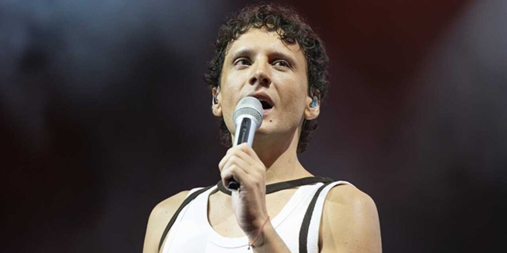 Edis havalimanında gözaltına alındı