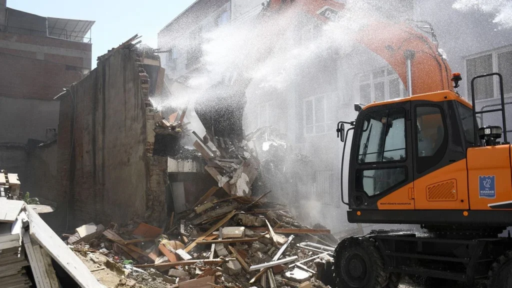 “Paramızı Aldınız, Belgeleri Verdiniz, Şimdi Yuvamızı Yıkıyorsunuz!”