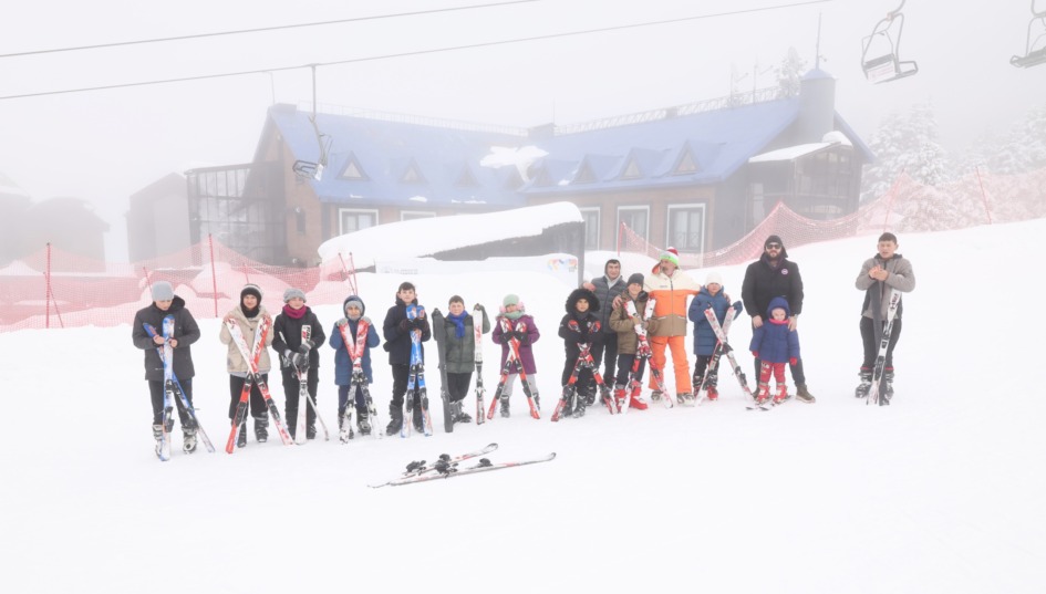 Osmangazi Belediyesi’nden Çocuklara Uludağ’da Kayak Sürprizi