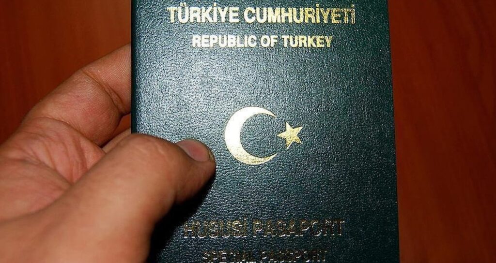 Üç meslek grubuna daha yeşil pasaport yolu