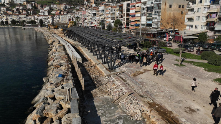 Gemlik Balıkpazarı’ndaki Demir Yığını: İhanet ve İflasın Göstergesi!