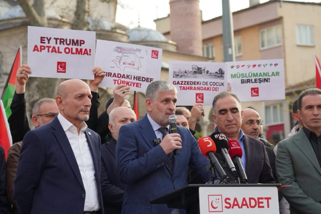 Şehreküstü Meydanı’nda Sert Mesajlar: “Zalimlere Lanet, Mazlumlara Destek”