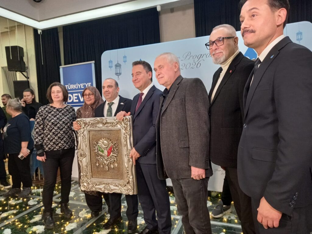 “Topraklarımızı Geri İstiyoruz!”